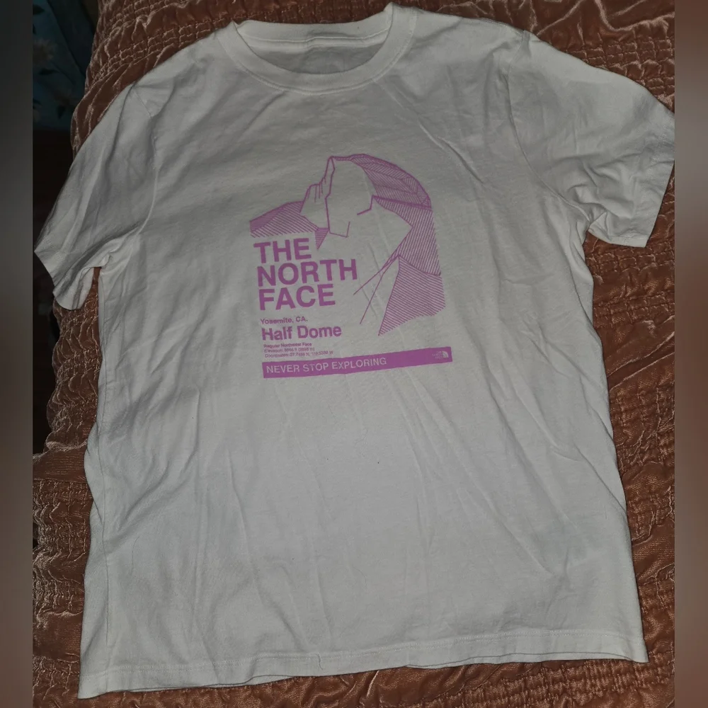 The North Face Small White T-Shirt - Picture 1 of 4